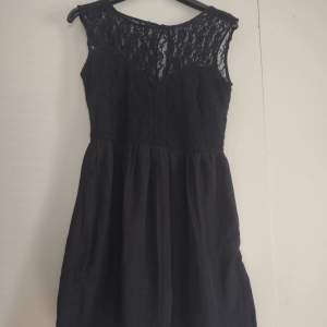 Säljer denna klänning från Rut Circle  Storlek 40 