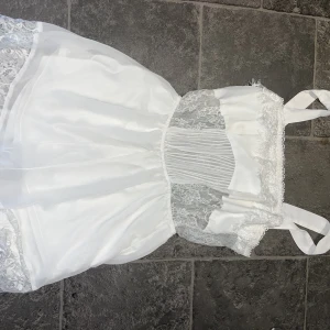 Playsuit - Playsuit med spets