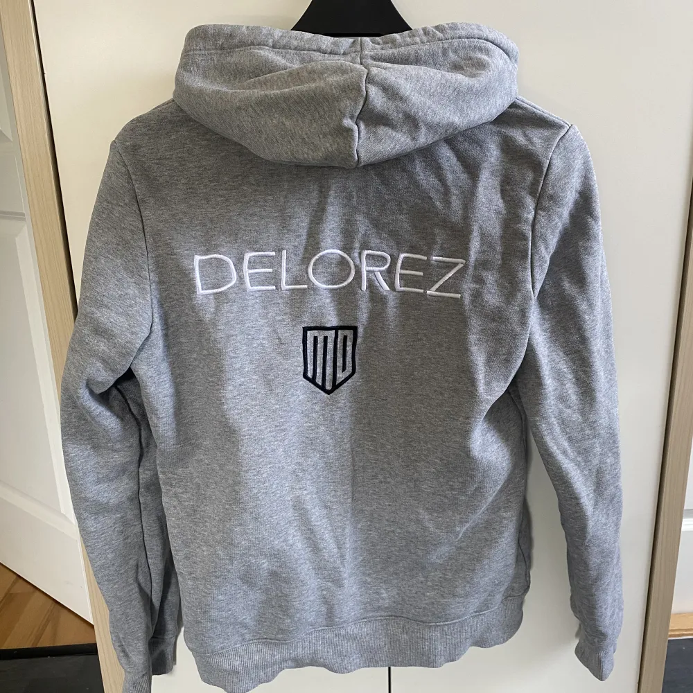 Nästan helt ny mayadelorez hoodie i strl S. Hoodies.