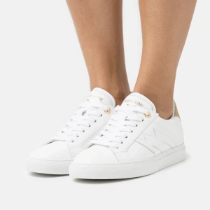 Zadig & Voltaire skor  - Hjälper min syrra sälja sina Zadig skor! Super fint skick! St 38💕 köpta för 2400💕