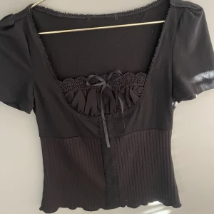 T-shirt - Köpt här på Plick men passa mig inte tyvärr.