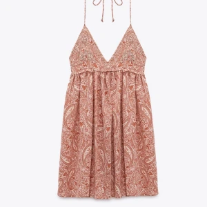 Zara kläning - Helt oandvänd med prislapp kvar, storlek M men passar båda S och M,skriv för fler bilder💗