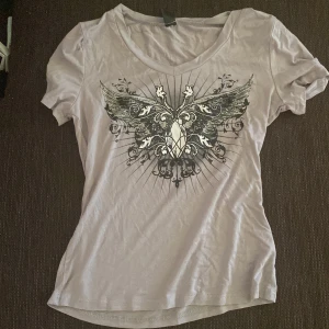 Y2k T-shirt  - Aldrig använd pga inte min stil👍 sitter väldigt snyggt!