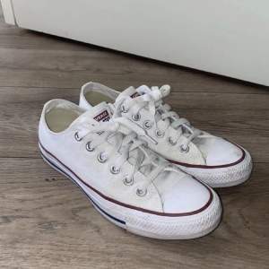 Converse i storlek 38 som tyvärr är för stora för mig (köptes här på plick). Lånad bild, men det är bara att skriva för egna bilder! Använd gärna köp nu.