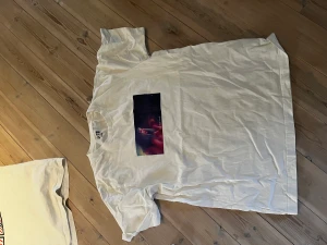 Graphic tee - Uniqlo