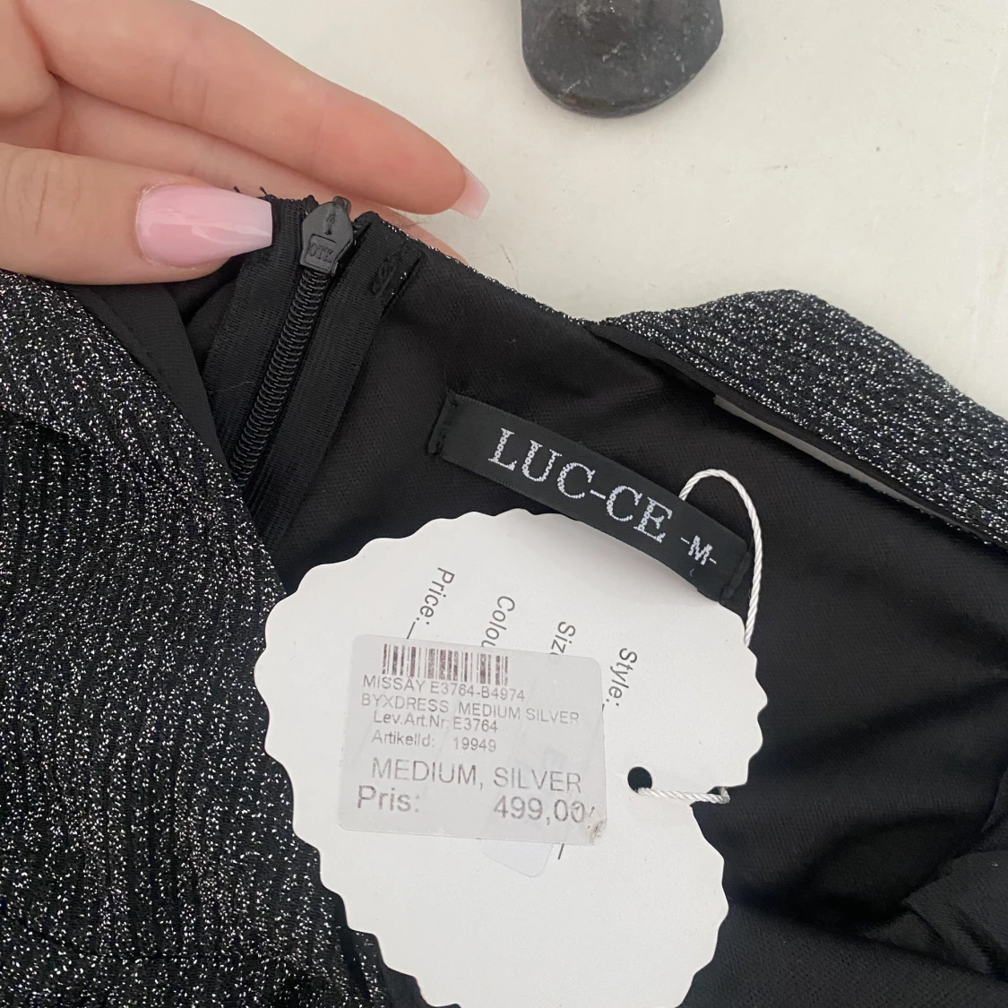 Oanvänd glittrig byxdress - 91