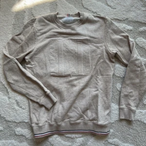 Les deux  - Säljer min fina les deux tröja som är i nyskick. Inget fel på tröjan!