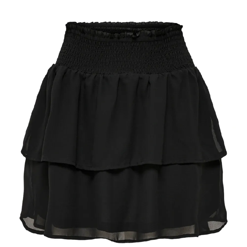 Super fin volangkjol från only i storlek xs, kjolen är använd men i fint skick❤️. Kjolar.
