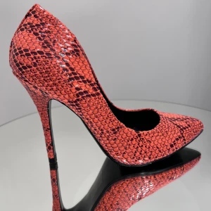 Klackskor  - Högklackat skor från Steve Madden Helt nya Ord pris 1399kr Frakt tillkommer 