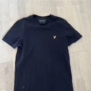 Lyle & scott t-shirt - Bra skick, fler bilder kan skickas vid intresse. 