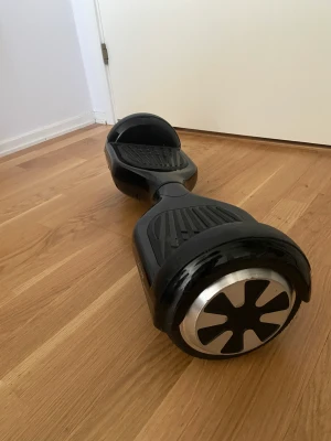 Airboard - Airboard i bra väldigt bra skick. Finns några få repor som lätt går att måla över.