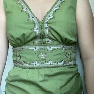 Grön topp - En söt grön topp! Perfekt till sommaren 🌟⭐️(köp gärna genom köp funktionen)