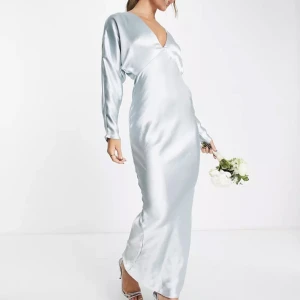 . - Satin klänning 👌🏽