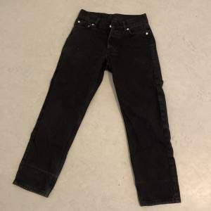 Ett par skit snygga jeans som passar som både loose och lite slimfit. Dem är använda cirka 20 gånger men har inga skador.