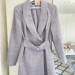 blazerklänning  - .