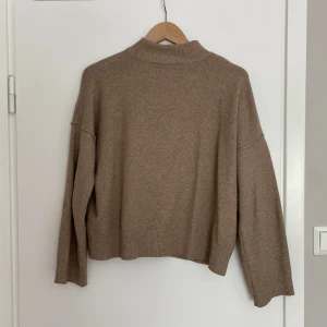 Brun stickad tröja  - Lite tunnare, perfekt som lager! 