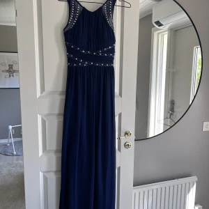 Klänning - Balklänning använd en gång