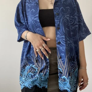 Kortärmad skjorta - Kortärmad skjorta med kul tryck köpt second hand