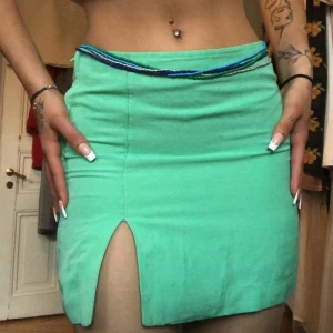 Linnekjol  - En jättefin grön linnekjol som tyvärr är för liten på mig. Oanvänd. Köparen står för frakten💚💚💚