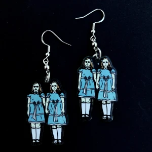 The Shinings örhängen 🖤 - Nickelfria krokar och fri frakt 🖤