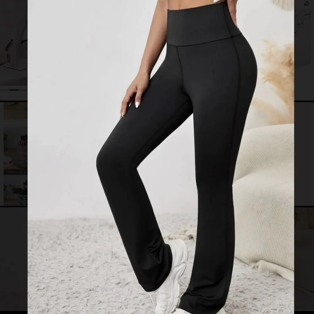Säljer dessa leggings från shein för dom var lite för korta för mig som är 168cm. Passar 160-165 bättre. Använd 1 gång som ny, Storlek M. Skönt och bra matrial, som vilka träningstights som helst.. Jeans & Byxor.