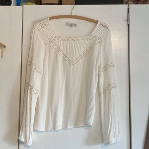 Vit sommarblus - Jättesöt blus perfekt till sommaren😊