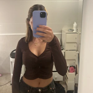 Nelly topp - Helt ny topp från Nelly.Com med prislappar på. Storlek Xs men den är stretchig så kan även passa S. 