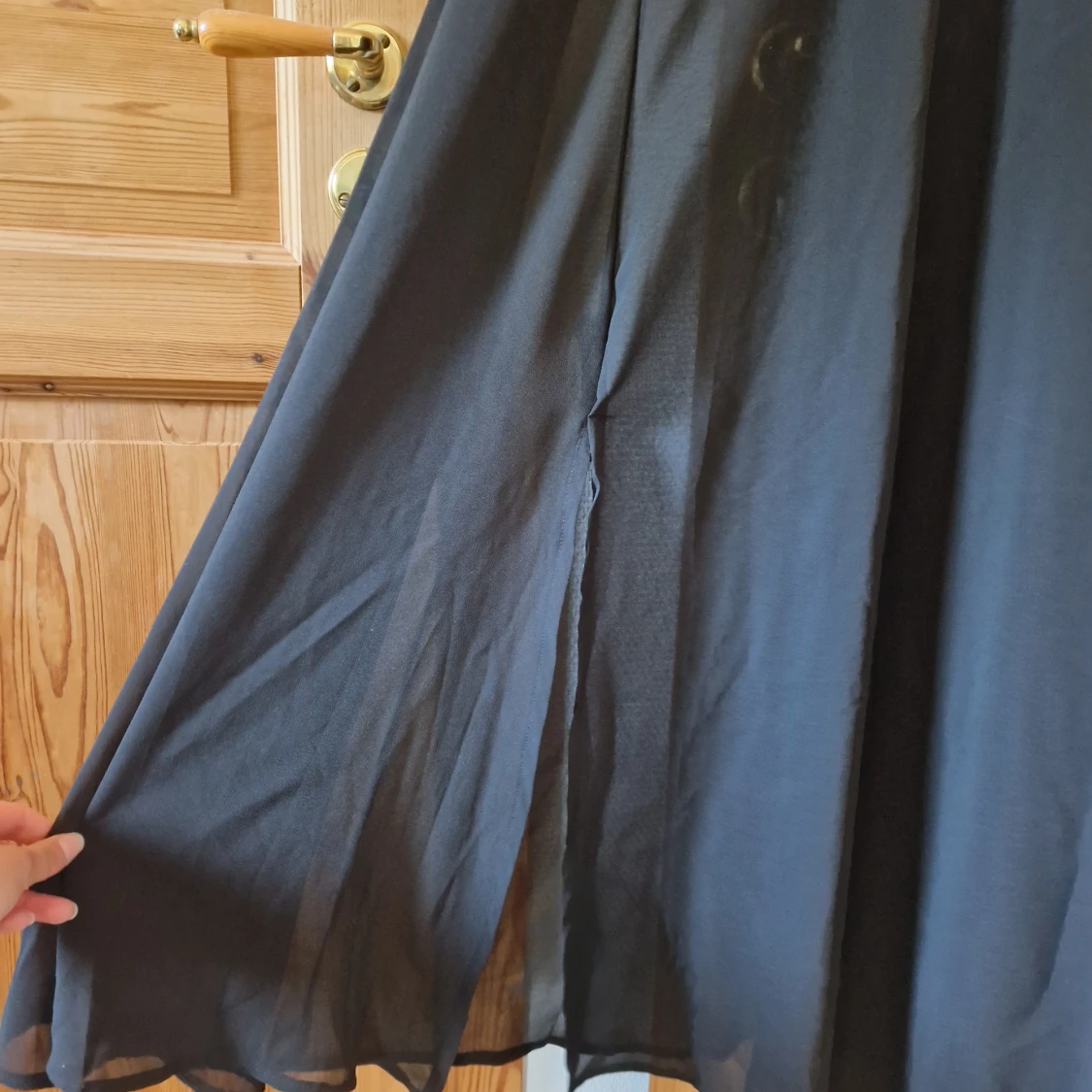 Hellång svart klänning - 91