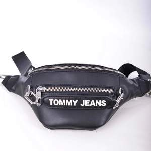 Tommy jeans midjeväska skit snygg men som inte längre kommer till användning 