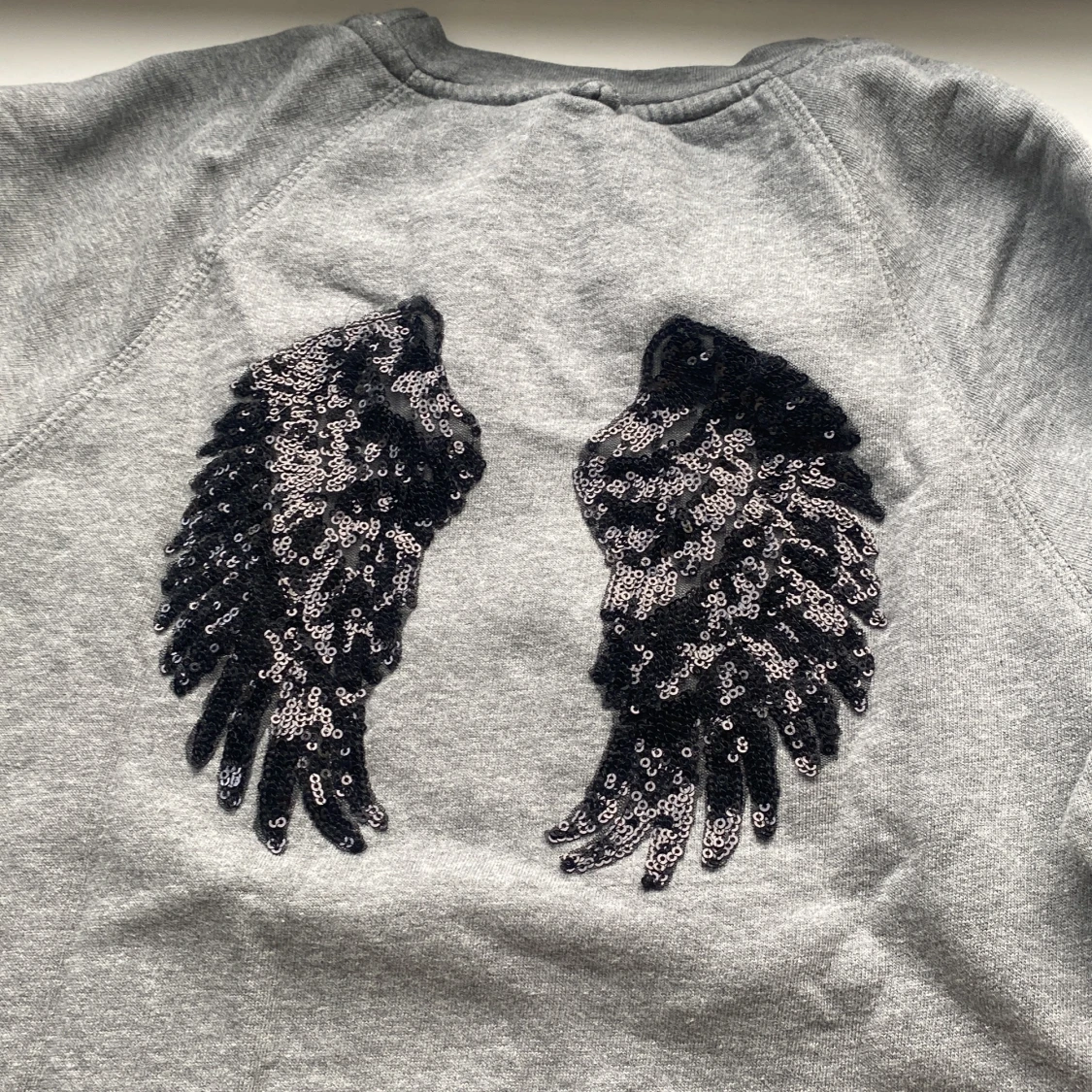 Fin grå tröja  - 90