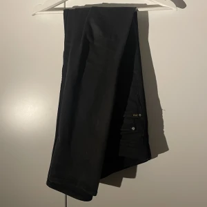 Tiger of Sweden jeans  - Svarta jeans från tiger of Sweden i storlek 28/32 