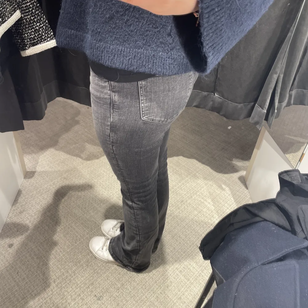 low waist bootcut jeans ginatricot, helt nya . Jeans & Byxor.