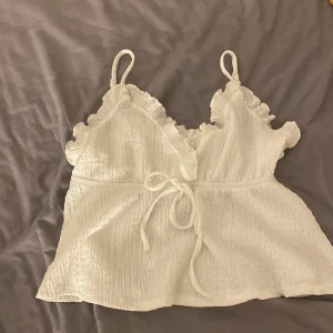 Linne - säljer detta jätte fina linnet som är jätte fint skick! pris kan diskuteras 