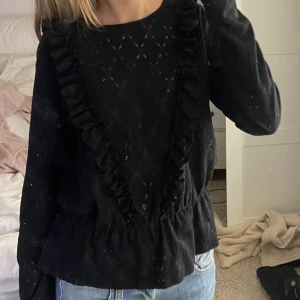 Svart volangblus - Kommer inte till användning🩷