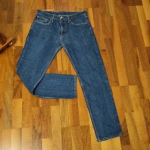 Levis 502 W32 L32 - Säljer ett par riktigt snygga jeans som knappt är använda. Nypris 1100. Skick 4.5/5