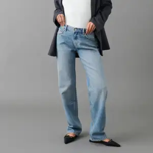 Snygga jeans från ginatricot, säljer då det inte kommer till användning. 