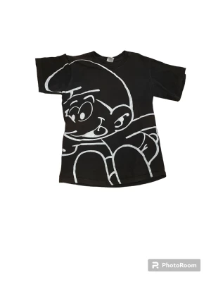Supreme x Smurf tee  - Hej! Seljer nu denna supreme tröjan i bra skick! Skriv för mer information. Pris kan diskuteras!