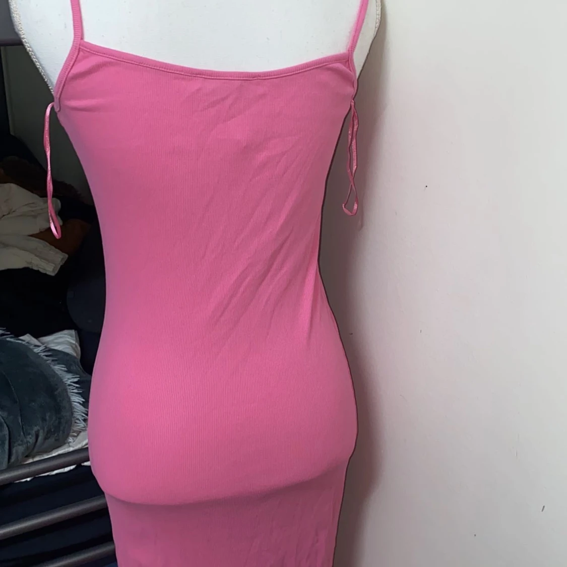 Jätte fin klänning o älskar hur den e på kroppen  - 90