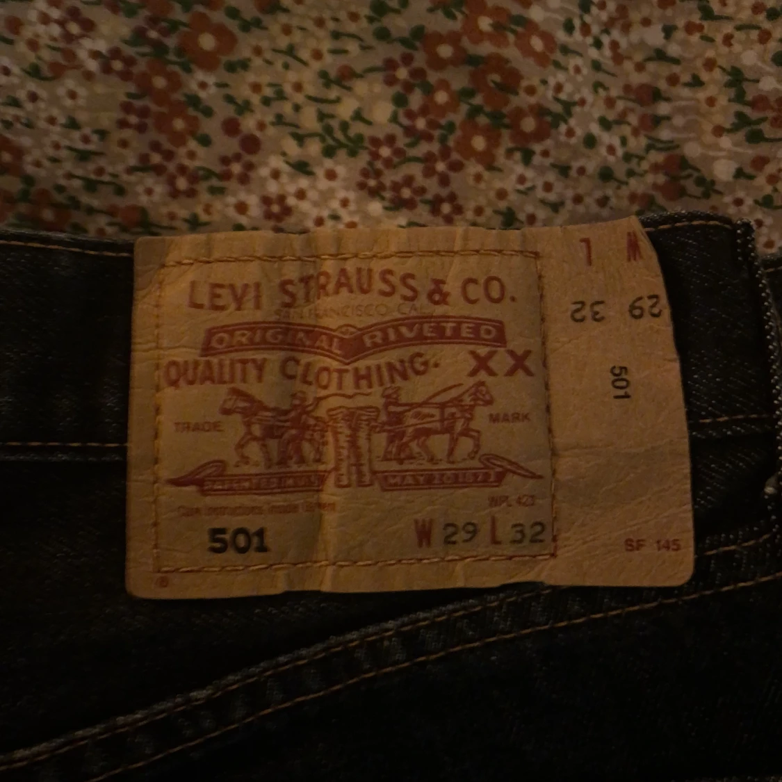 mörkblå levis shorts  - 91