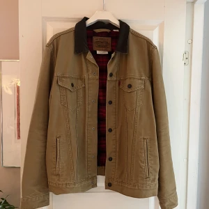 Levi’s jacka  - Storlek L Gott skick, köpt förra året men sparsamt använd 