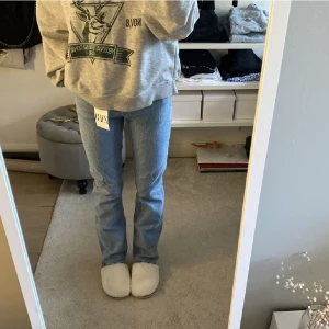 Zara jeans - Zara mid waist straight jeans. Storlek 36. 