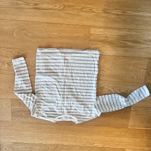 Randig tröja  - Super snygg randig tröja 