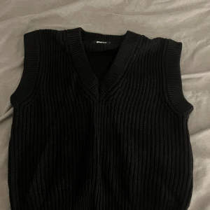 Stickad väst  - Aldrig använd, Väldigt bra skick 