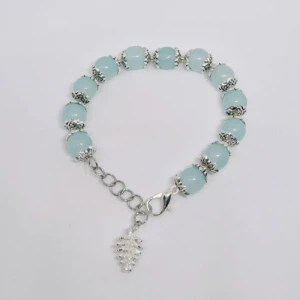 Ice crystal bracelet  - Justerbar kristallblått armband i klaskulor med silver detaljer och en silvergran. Ej äkta silver så kan innehålla nickel. 