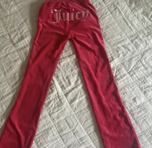 Röda juicy❤️ - Röda juicy storlek xs knappt använda ❤️