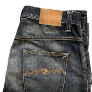 Nudie jeans - Tja! Säljer ett par feta nudiejeans! Jag är 185cm och dem sitter riktigt bra säljer dem för 399kr Hör av er vid minsta fråga eller fundering!