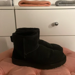 Uggs  - Tänkte sälja mina uggs i toppenkvalite ifall jag får någon bra bud! Nypris 2000 så inte under 1000 tänker jag! 🤗❤️