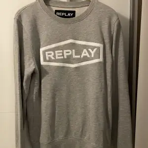 Äkta grå Replay sweatshirt Skick 9/10  Storlek: M  