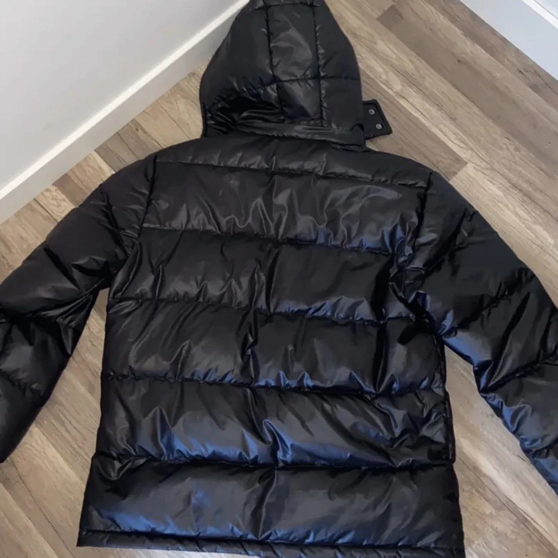 Säljer moncler jacka då den var för stor - 91
