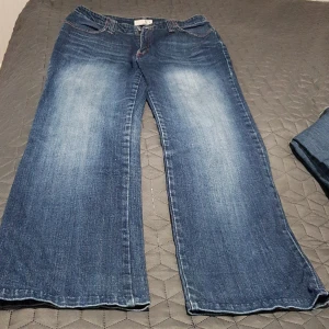 Jeans - Jag säljar min fin jeans storlek 40. Köparen står för frakt.